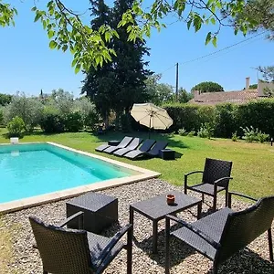 https://les-cabanons-de-loliveraie.fr-provencehotel.com